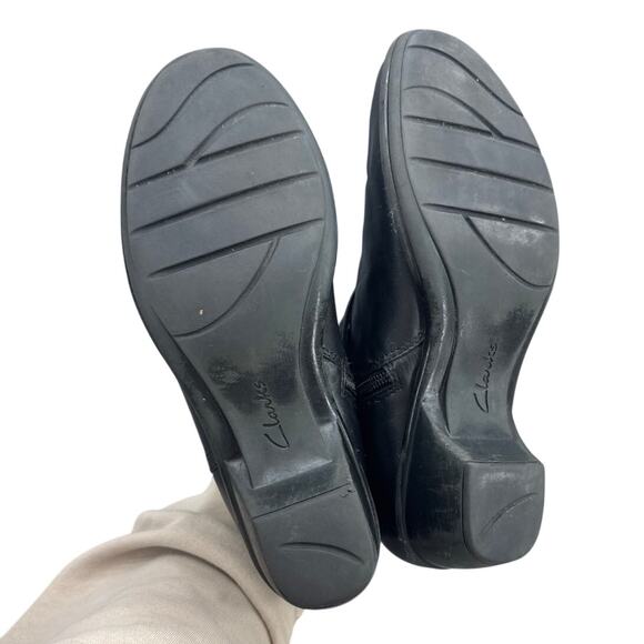Clarks Bendables Black Leather Side Zipper Ankle Heeled Booties Women 9 - Picture 6 of 8